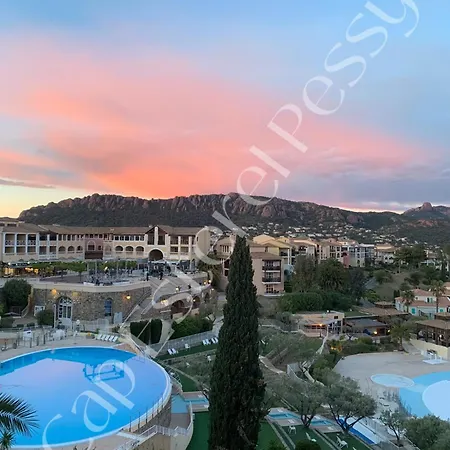 Cap Esterel Pessy 4 Personnes Avec Magnifique Vue Piscines Et Massif De L Esterel *