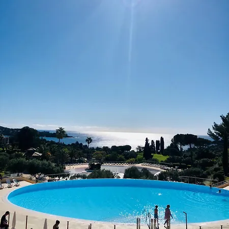Apartment Cap Esterel Pessy 4 Personnes Avec Magnifique Vue Piscines Et Massif De L Esterel