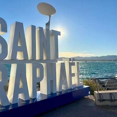 Cap Esterel Pessy 4 Personnes Avec Magnifique Vue Piscines Et Massif De L Esterel * Saint-Raphael (Var)